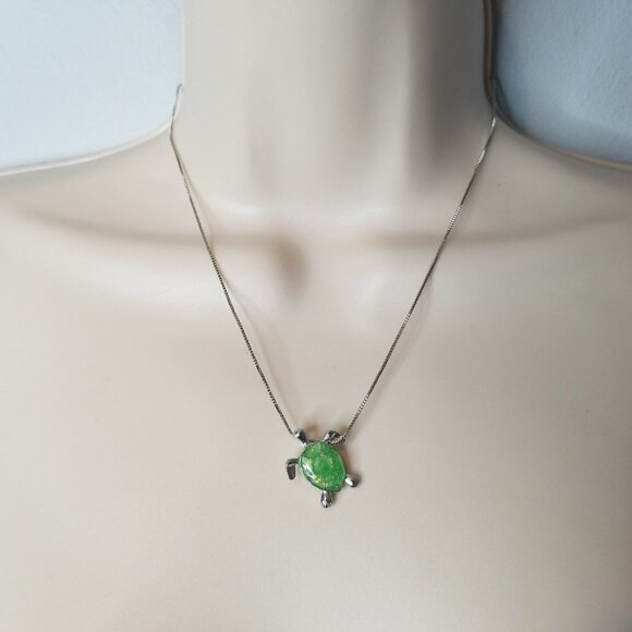 pretty Green Turtle with Silver Chain - Picture 1 of 10